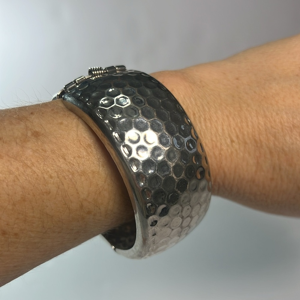 Silver cuff bracelet easy on off 1 1/4” thick - Picture 7 of 8